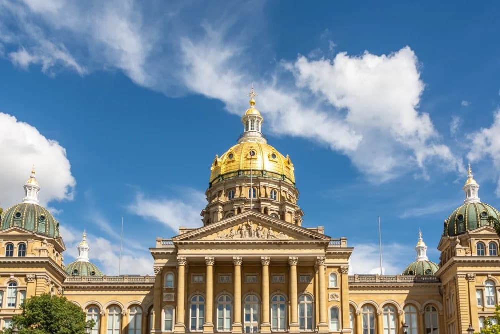 Iowa Hammers Down: New Bills Seek to Wipe Out Rogue Gambling Platforms - Regulatory iGaming news